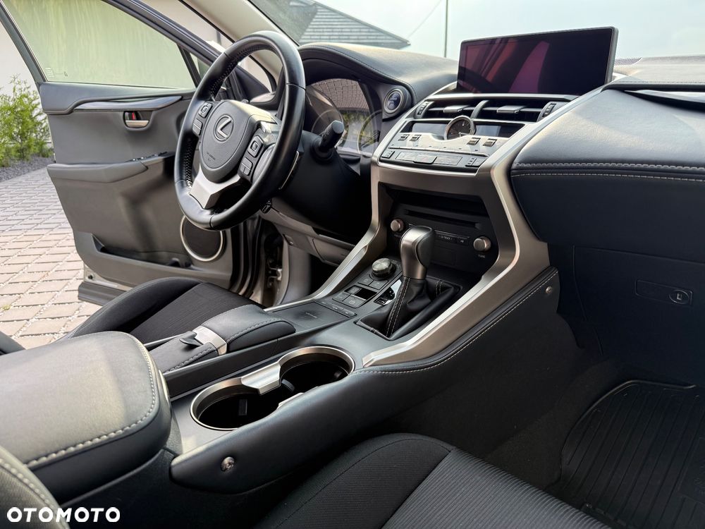 Lexus NX 350h Business AWD - 15