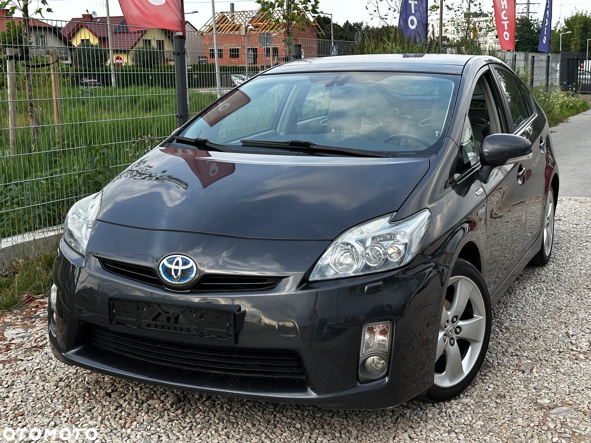 Toyota Prius (Hybrid) Executive - 1