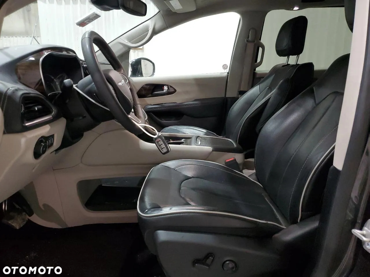 Chrysler Pacifica - 10