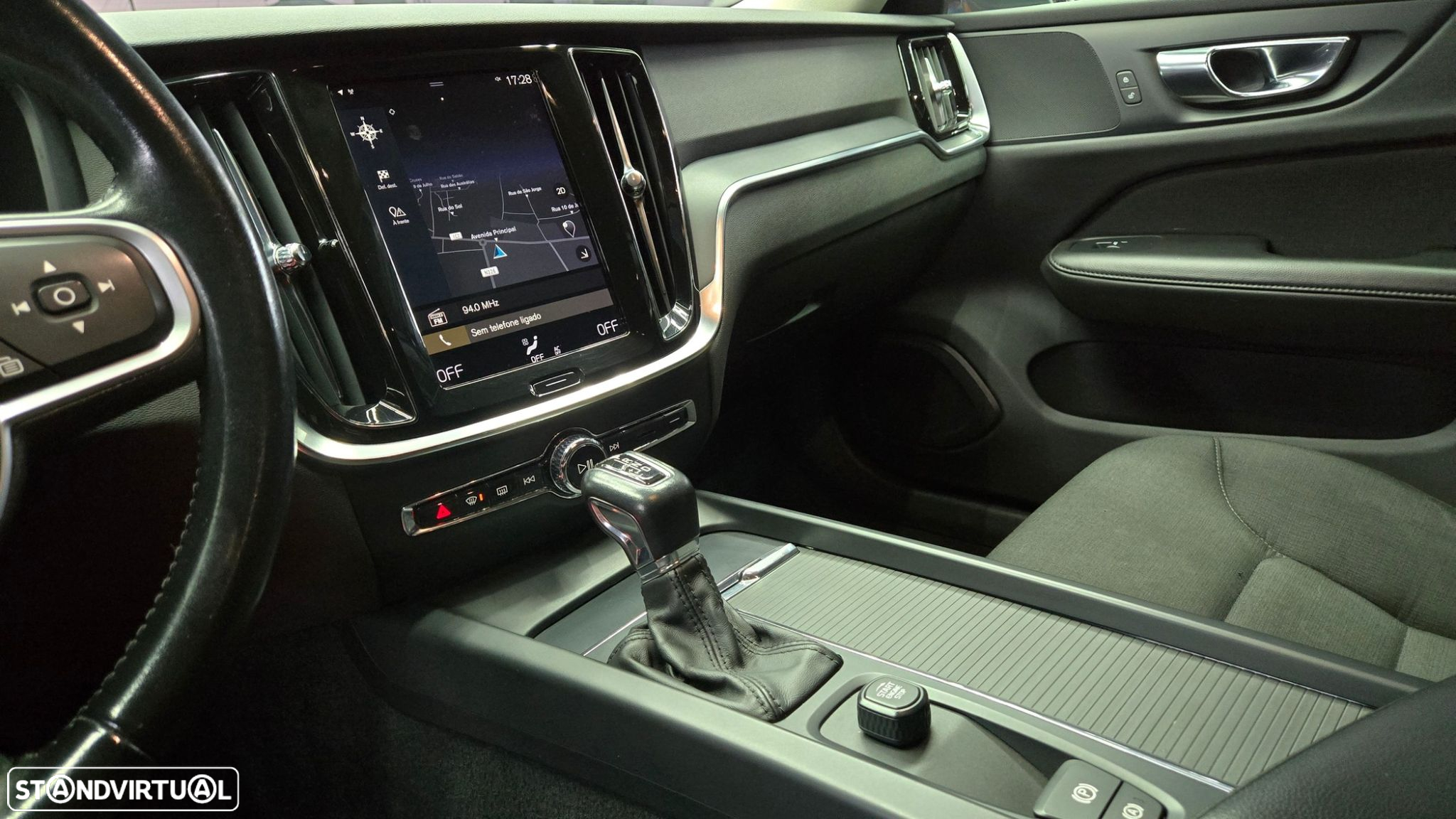 Volvo V60 2.0 D3 Momentum Geartronic - 12