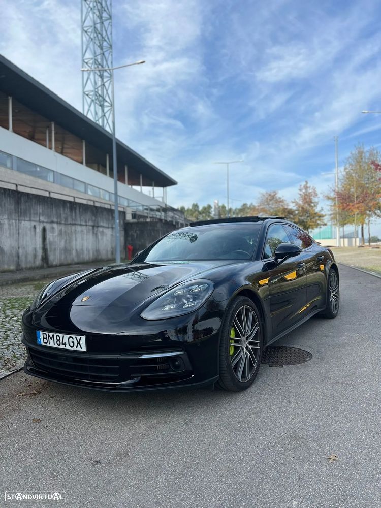 Porsche Panamera 4 E-Hybrid - 1