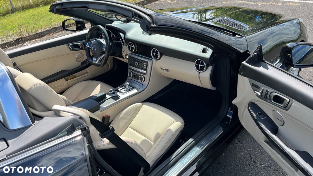 Mercedes-Benz SLC 300 9G-TRONIC RedArt Edition - 18