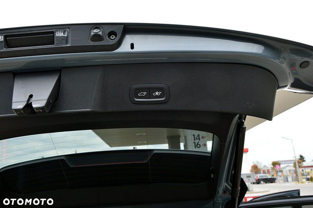 Volvo XC 40 T3 Momentum Pro - 22