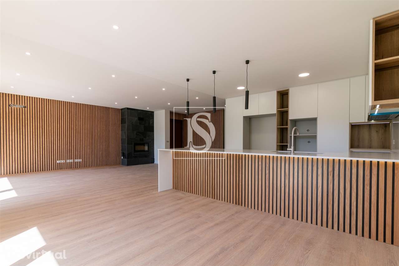 Moradia Geminada T4 com 2 Suites em Palmeira, Braga - Grande imagem: 5/40