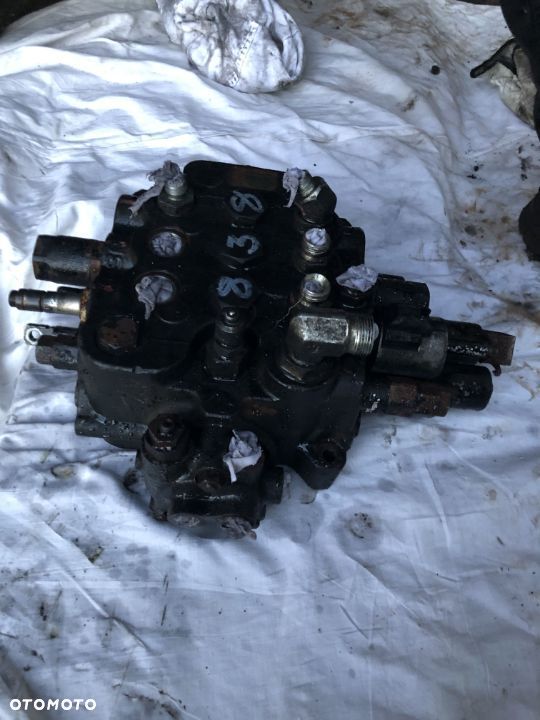 JCB 4CX -  Rozdzielacz - 2