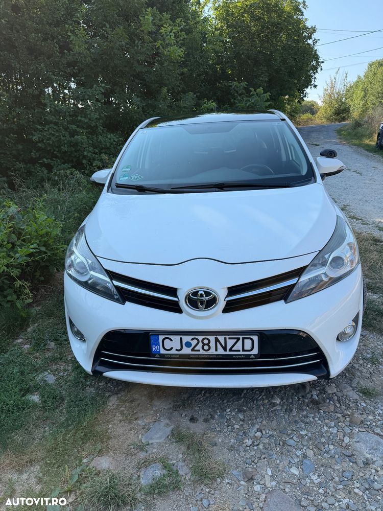 TOYOTA Verso