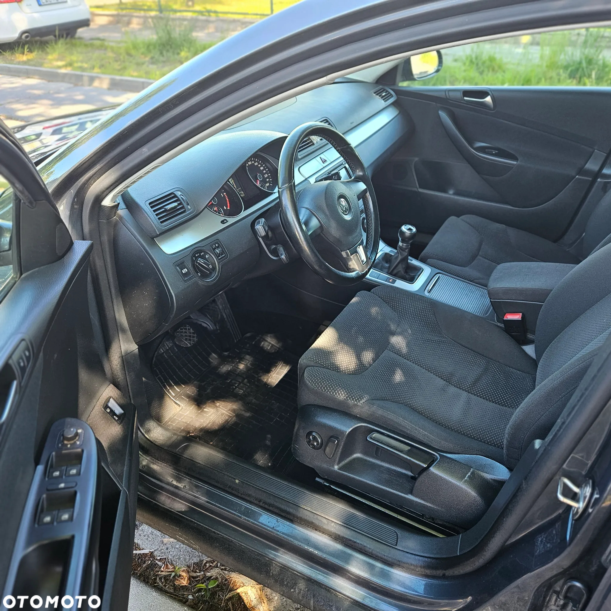 Volkswagen Passat 2.0 TDI DPF Highline - 12