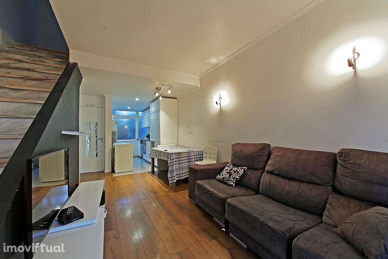 Elegante Apartamento T3 na Amadora – Espaço, Localização e Potencial - Grande imagem: 2/16