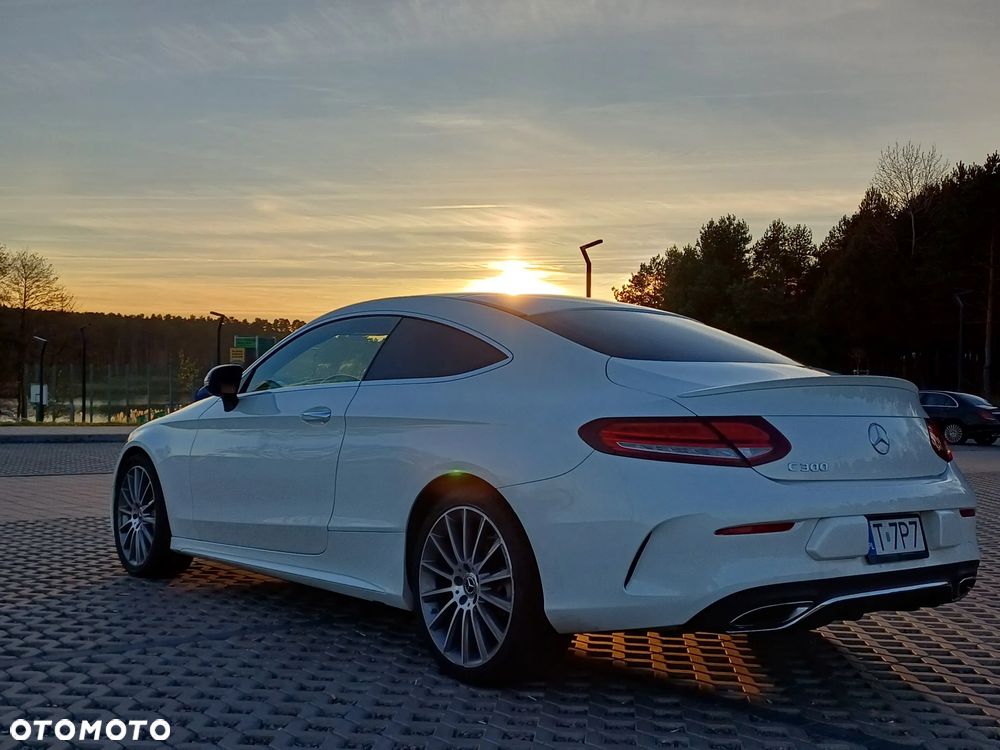 Mercedes-Benz Klasa C 300 9G-TRONIC - 16