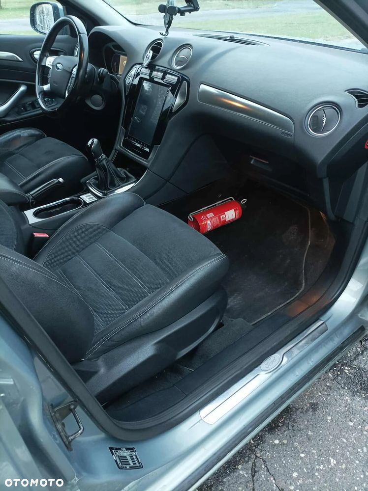 Ford Mondeo - 32