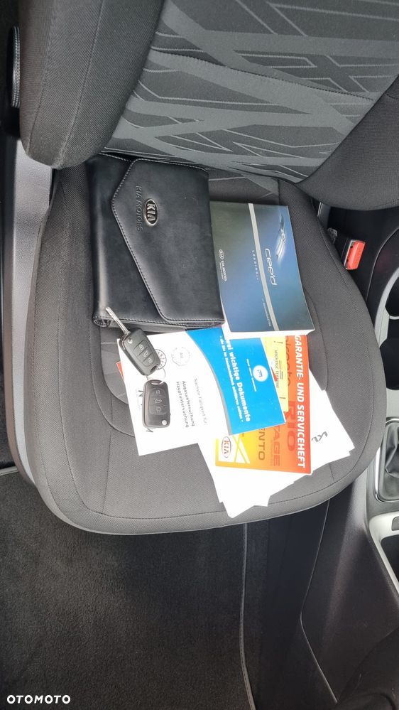 Kia Ceed 1.6 GDI Dream-Team Edition - 32