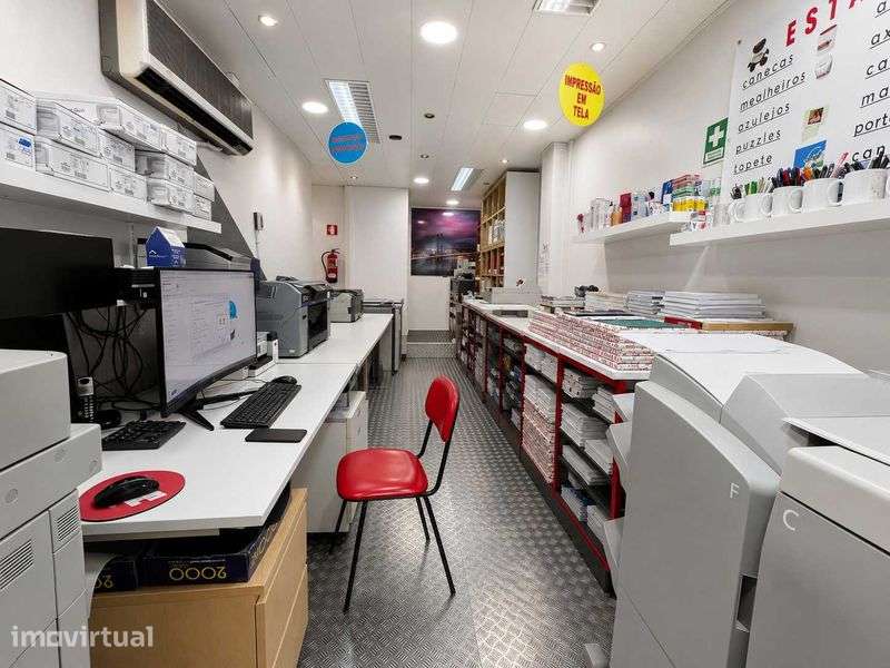 Loja comercial com 201 m² no centro de Algés - Grande imagem: 2/12