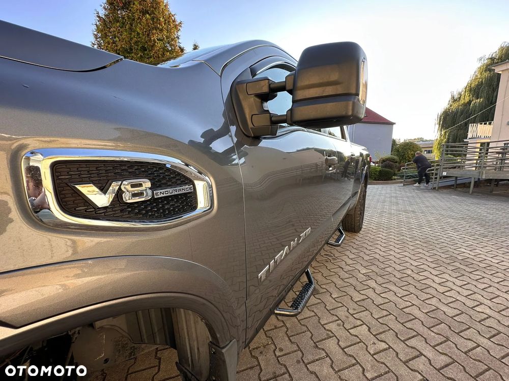 Nissan Titan 5.6 V8 LE Crew Cab - 8