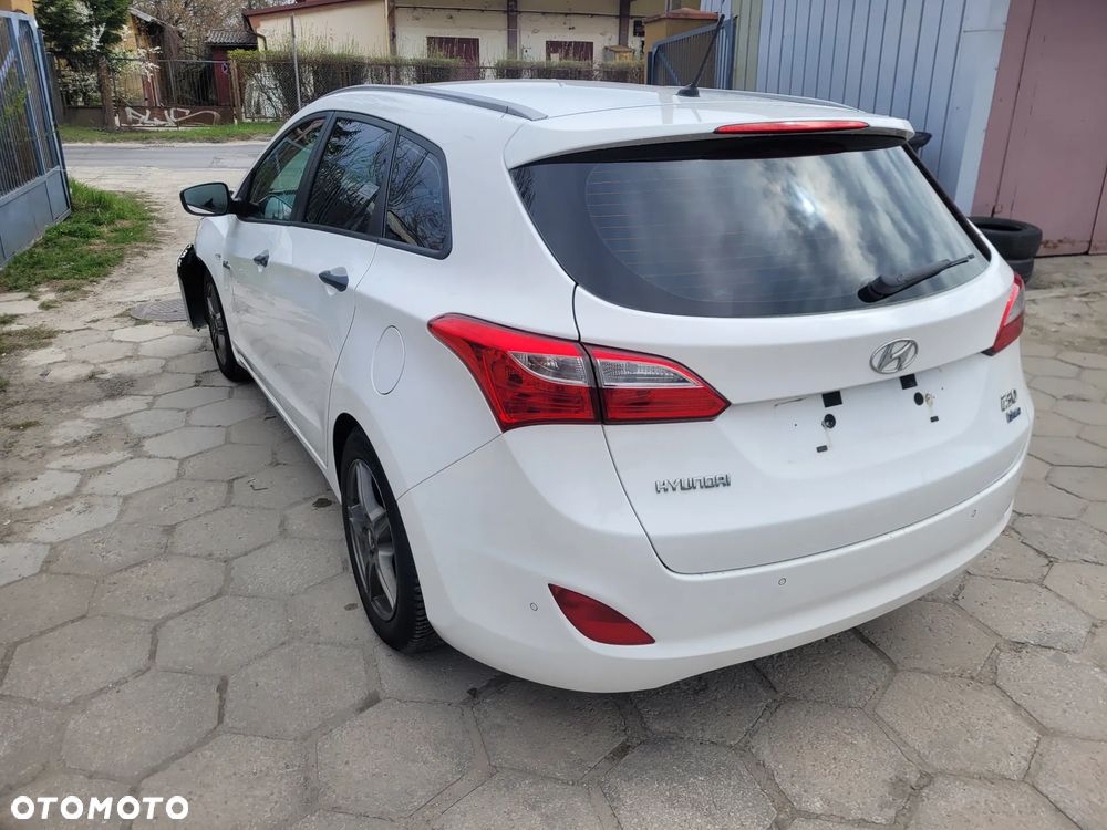 Hyundai i30 blue 1.6 CRDi YES Gold - 7