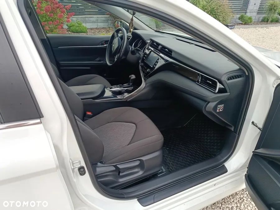 Toyota Camry 2.5 Hybrid Comfort CVT - 11