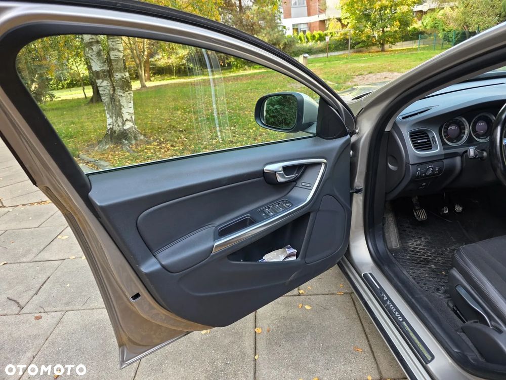 Volvo S60 D4 Momentum - 19