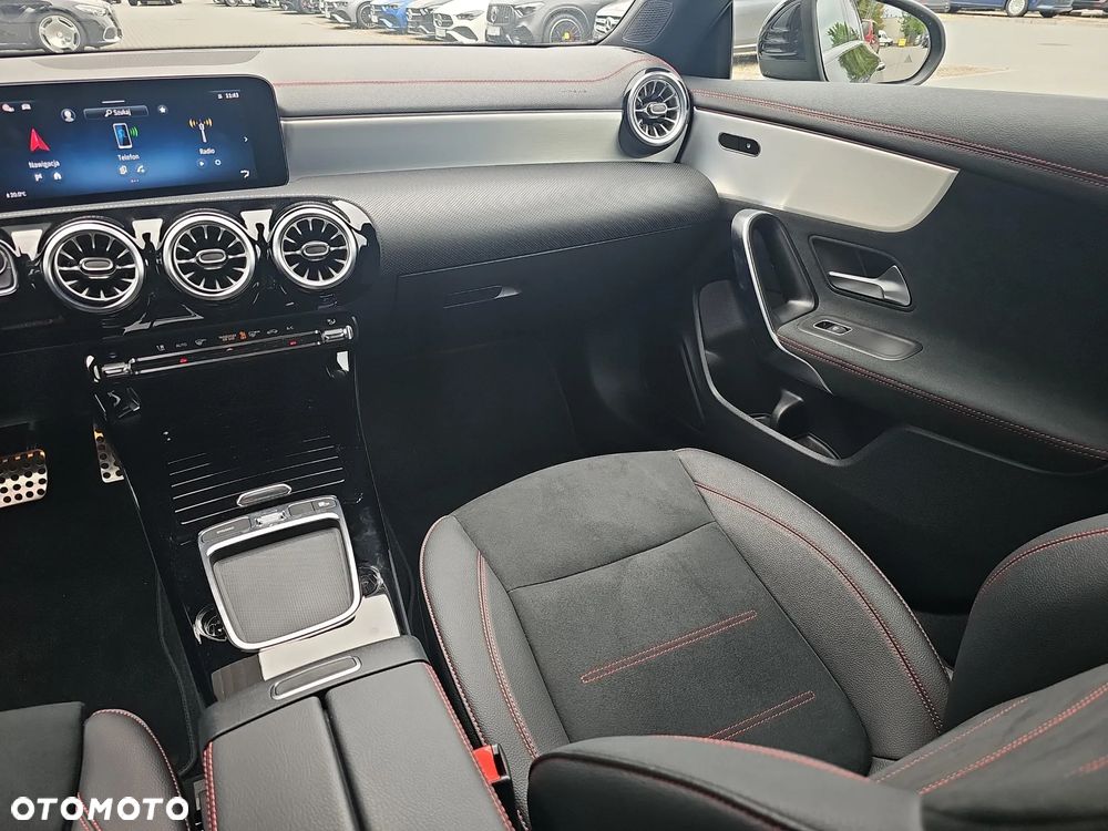 Mercedes-Benz CLA 200 AMG Line 7G-DCT - 17