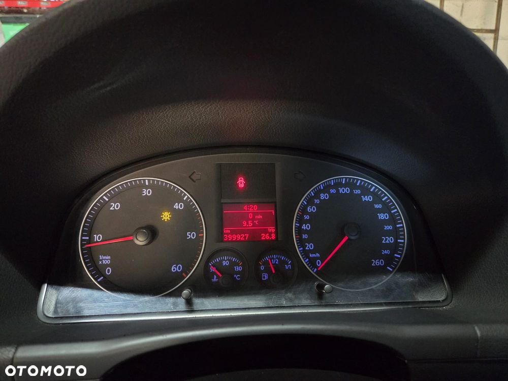 Volkswagen Touran - 11