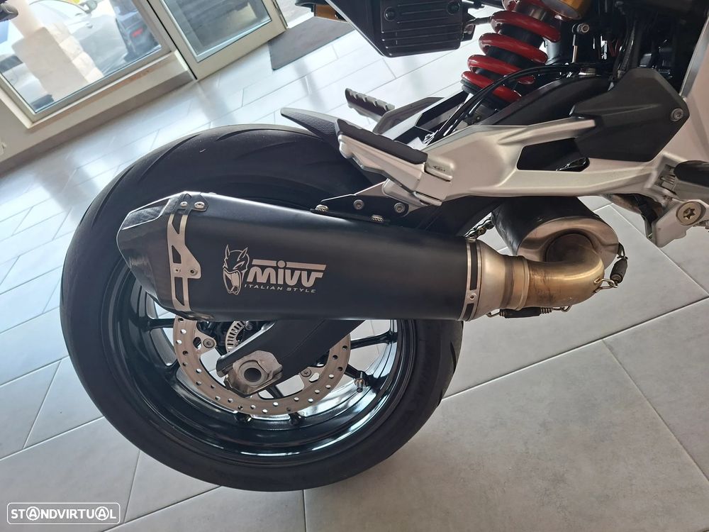 BMW F 900 R Triple Black - 9