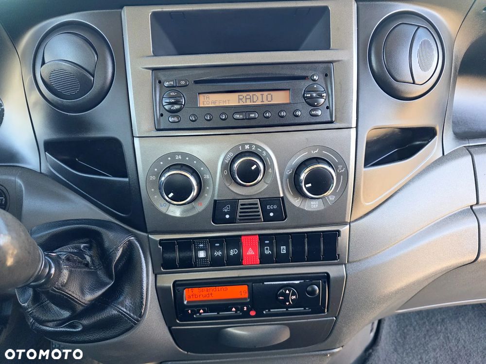 Iveco 35C17 3,0 HPI 170 KONNA DOKA BRYGADÓWKA 7 OSOBOWA 3,2M SKRZYNIA KLIMA 147T/KM PRZEBIEGU GWARANCJA BLIŻNIAKI DO 3,5T WEBASTO - 29