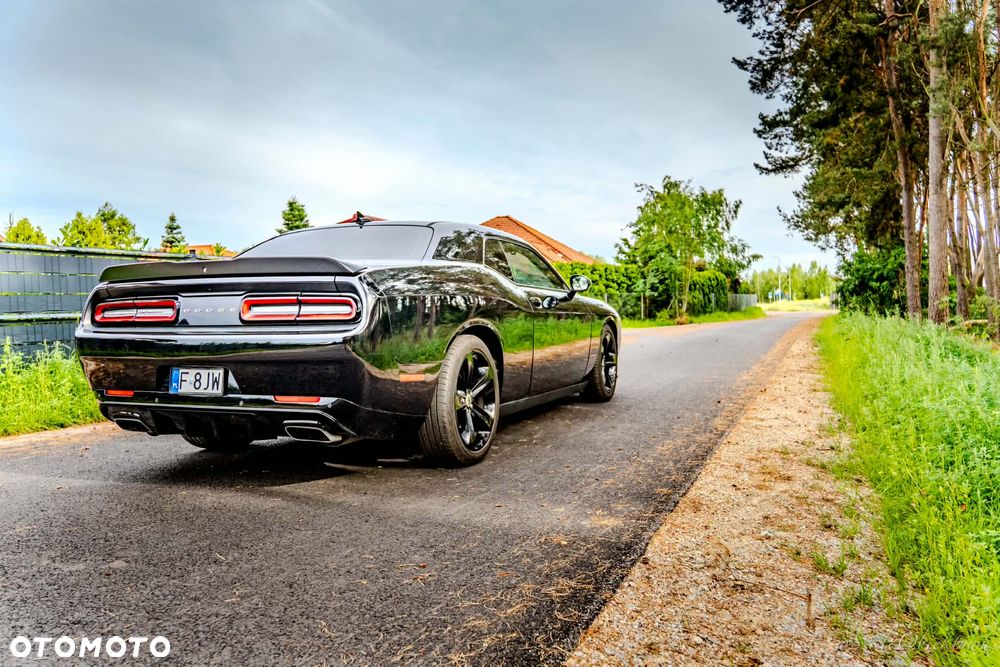 Dodge Challenger - 2