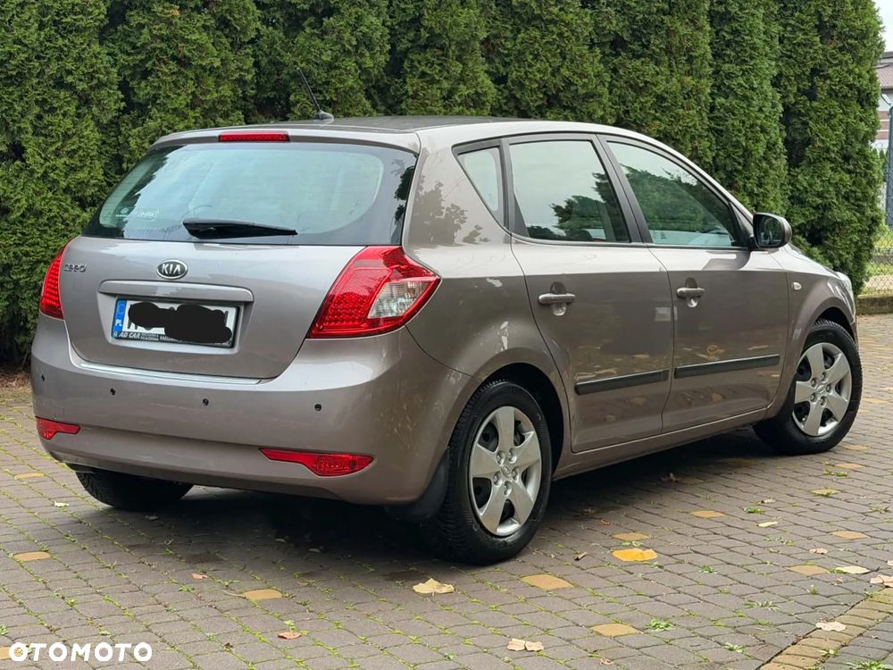 Kia Ceed - 4