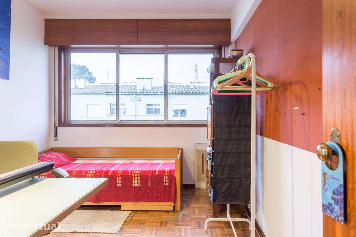 Quarto - localizado em Matosinhos Porto - Grande imagem: 3/22