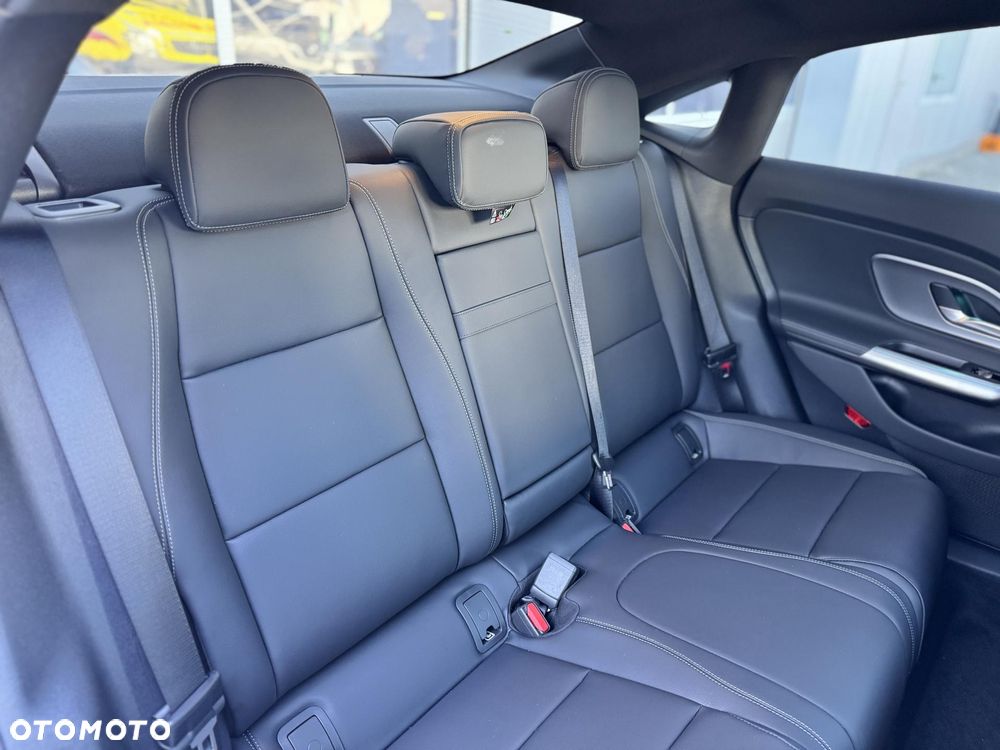 Mercedes-Benz CLA - 13