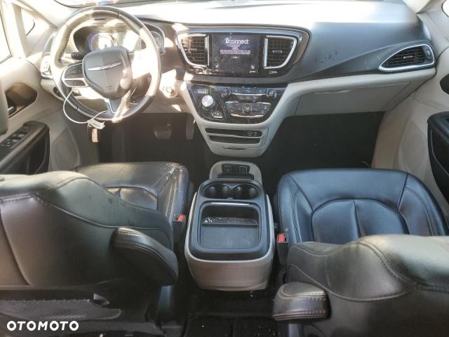 Chrysler Pacifica - 10