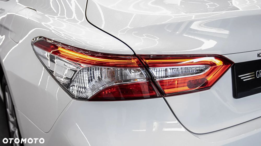 Toyota Camry 2.5 Hybrid Comfort CVT - 12