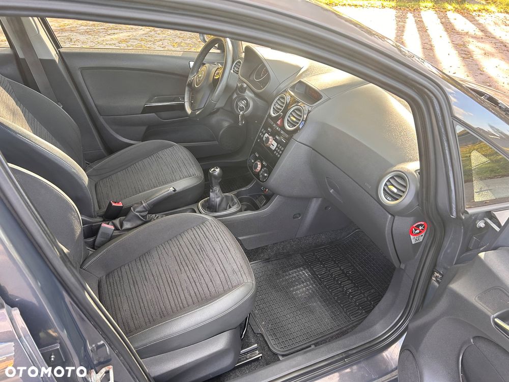 Opel Corsa 1.4 16V Cosmo - 29