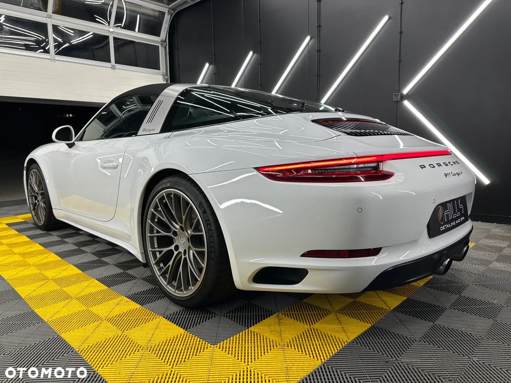 Porsche 911 Carrera 4 PDK Cabrio - 8