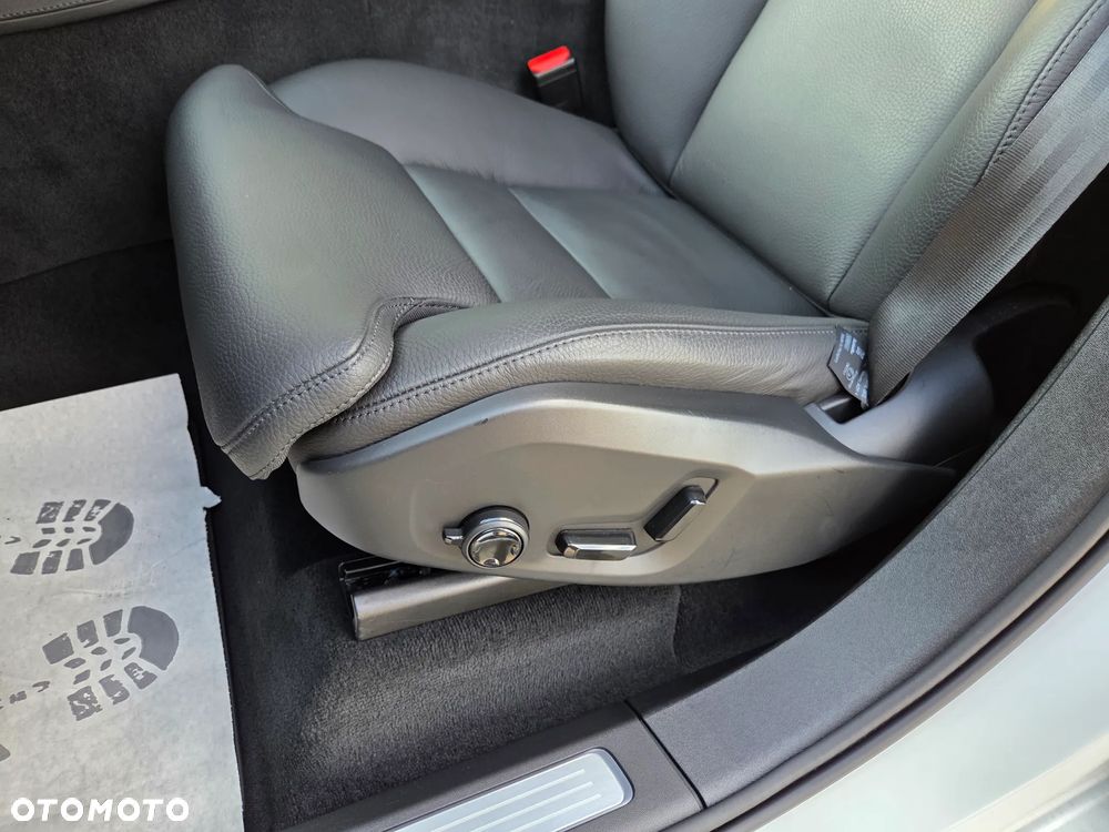 Volvo XC 90 B5 D AWD Plus Bright - 24