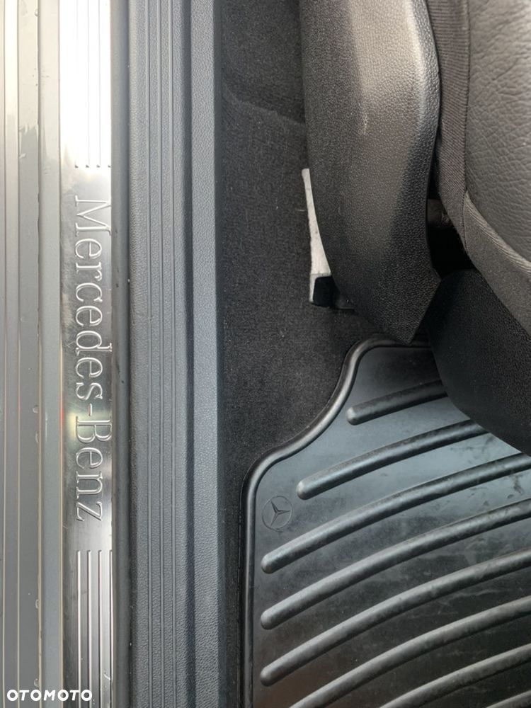 Mercedes-Benz Klasa E 350 CDI BlueEff Avantgarde - 36