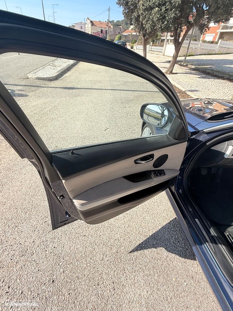 BMW 320 d Line Sport - 24