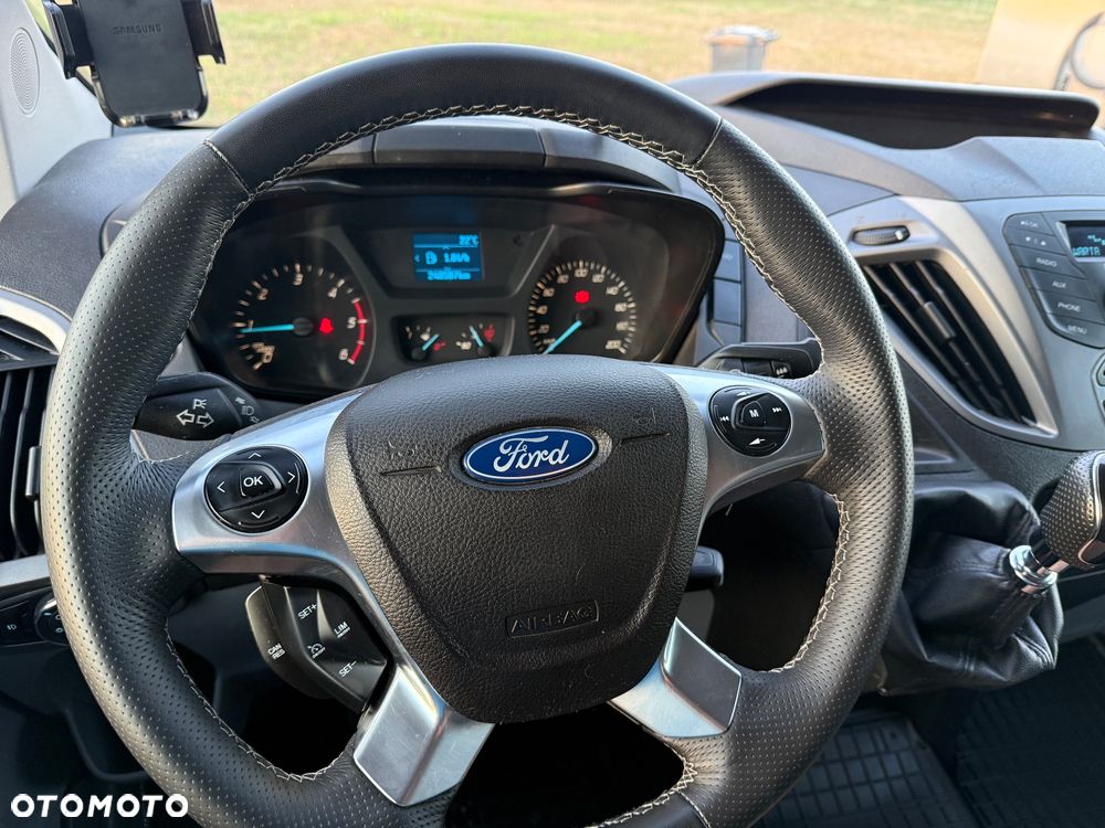 Ford Custom - 23