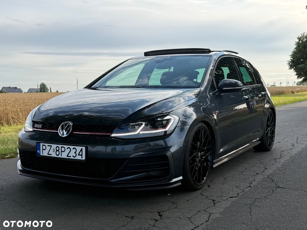 Volkswagen Golf - 1