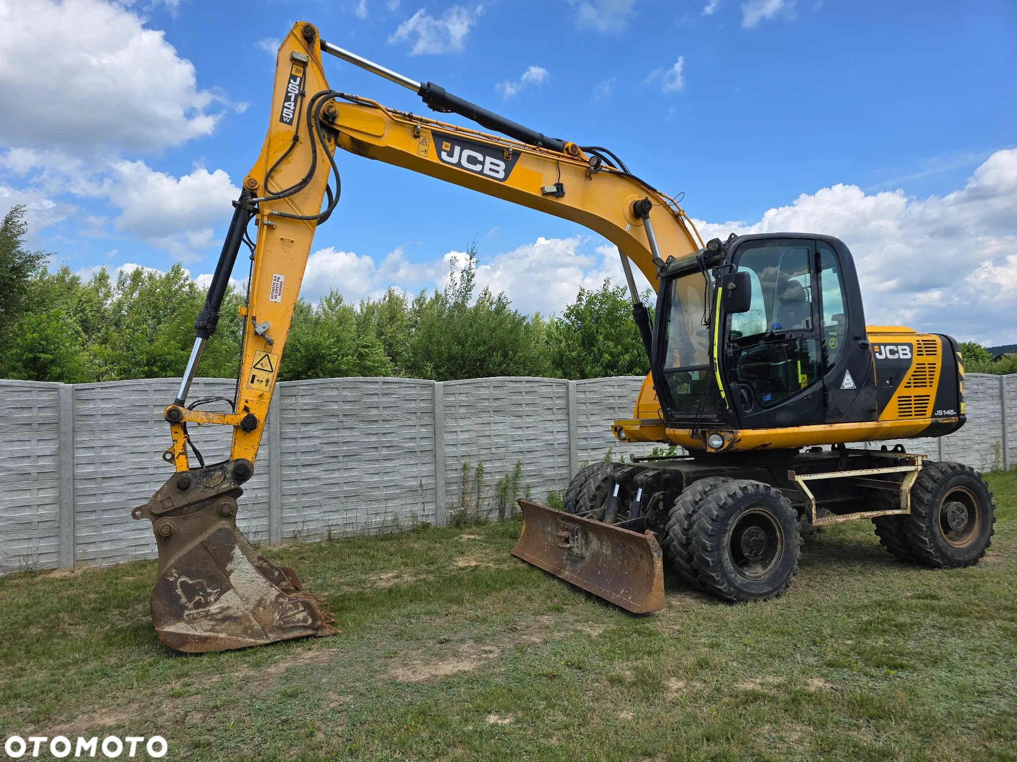 JCB - 8