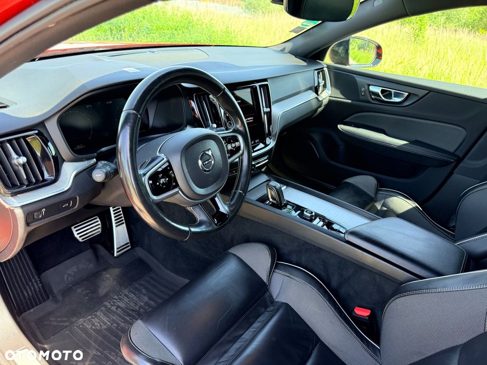 Volvo V60 B4 D R-Design - 19