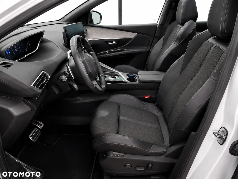 Peugeot 3008 1.6 PureTech HYbrid4 GT Line S&S EAT8 - 5