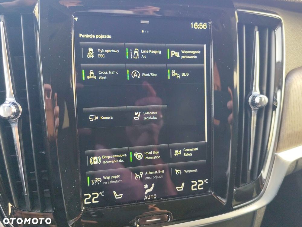 Volvo V90 Cross Country - 34