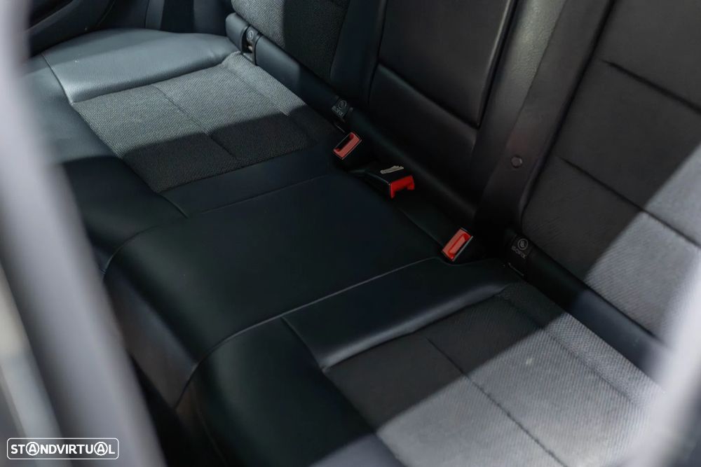 Mercedes-Benz E 220 CDI DPF BlueEFFICIENCY 7G-TRONIC Avantgarde - 26