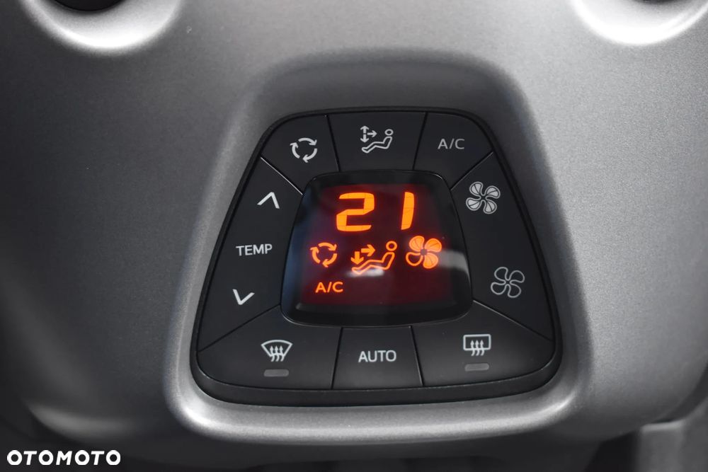 Toyota Aygo x.shift x-play connect - 38