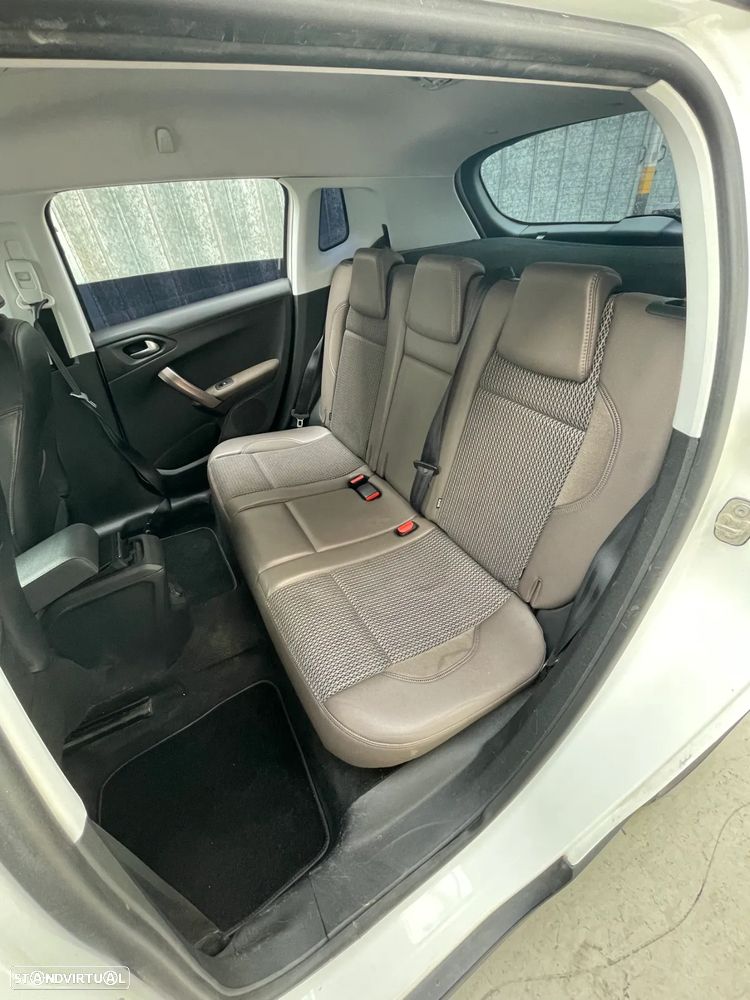 Peugeot 2008 1.6 e-HDi Allure 2-Tronic - 35