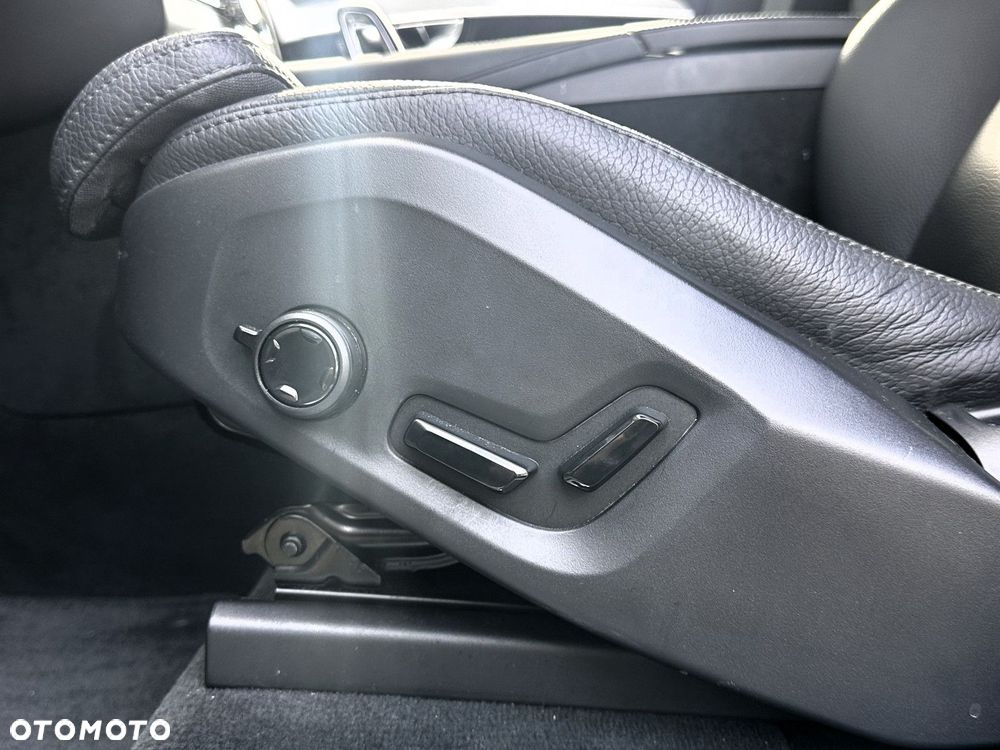 Volvo XC 90 - 22