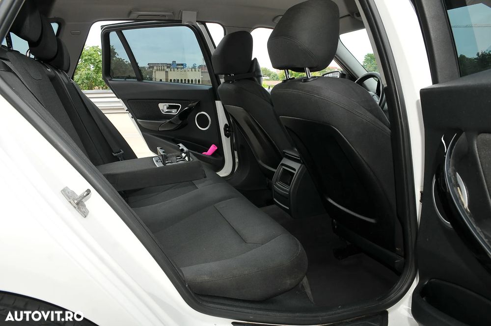 BMW Seria 3 320d Aut. - 12