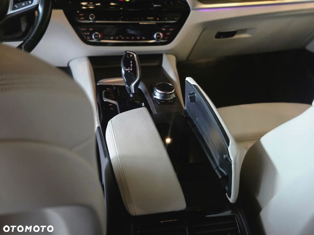 BMW Seria 5 530e M Sport sport - 24