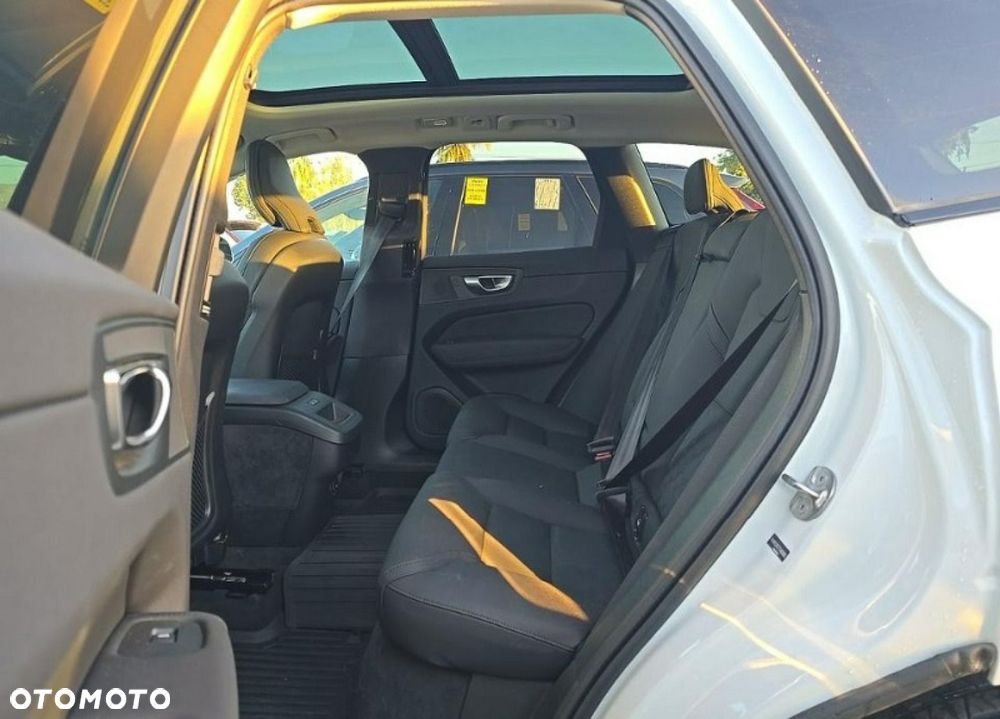 Volvo XC 60 B5 AWD Plus Dark - 10