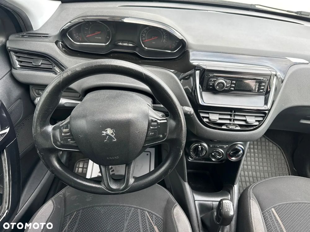 Peugeot 208 - 12