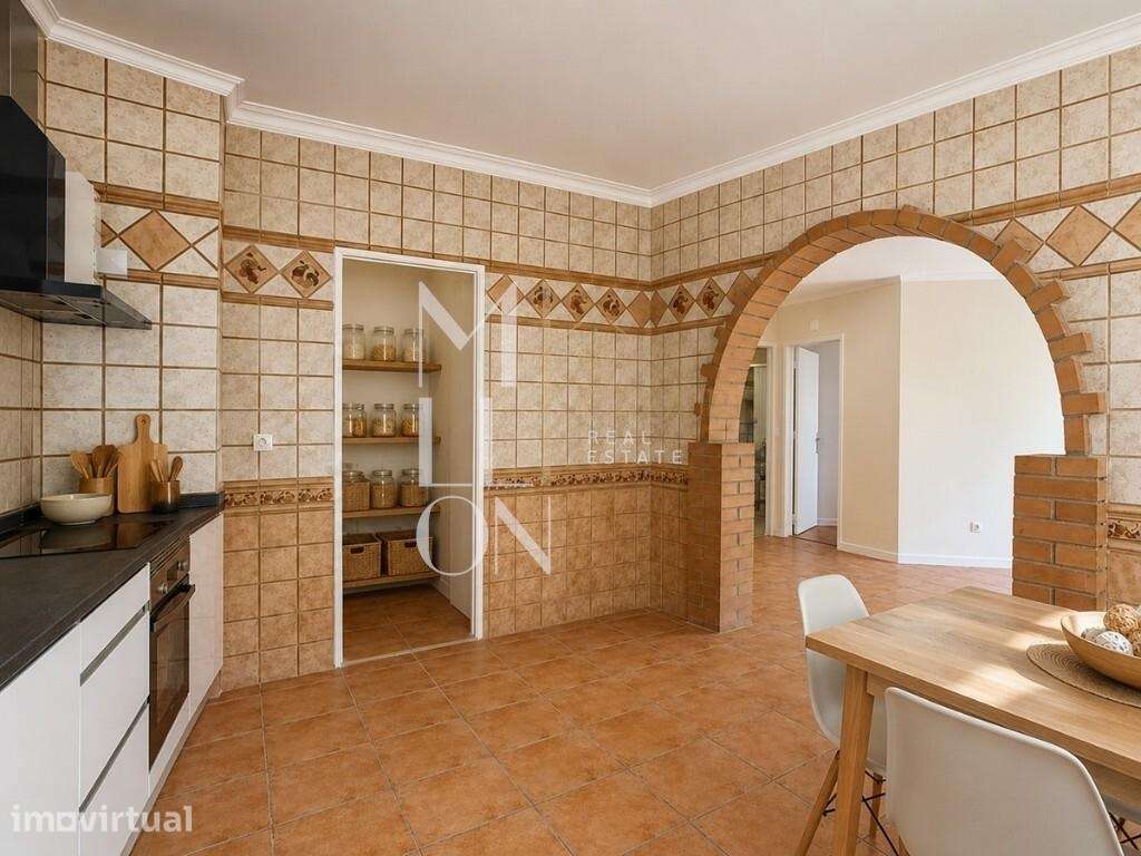 T3 Remodelado com Elevador, Arrecadação e Cozinha Nova Equipada - Grande imagem: 4/37